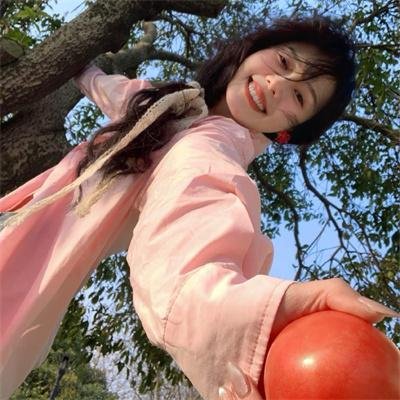 伴游女王